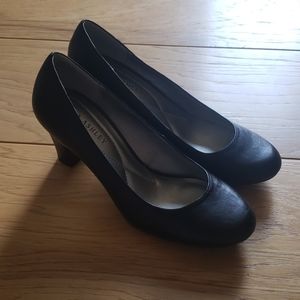 NWOT Laura Ashley Matte Black Sz. 8 Heels